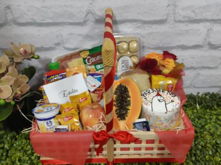 CESTA PLENISSIMA COM BOLO BENTO CAKE